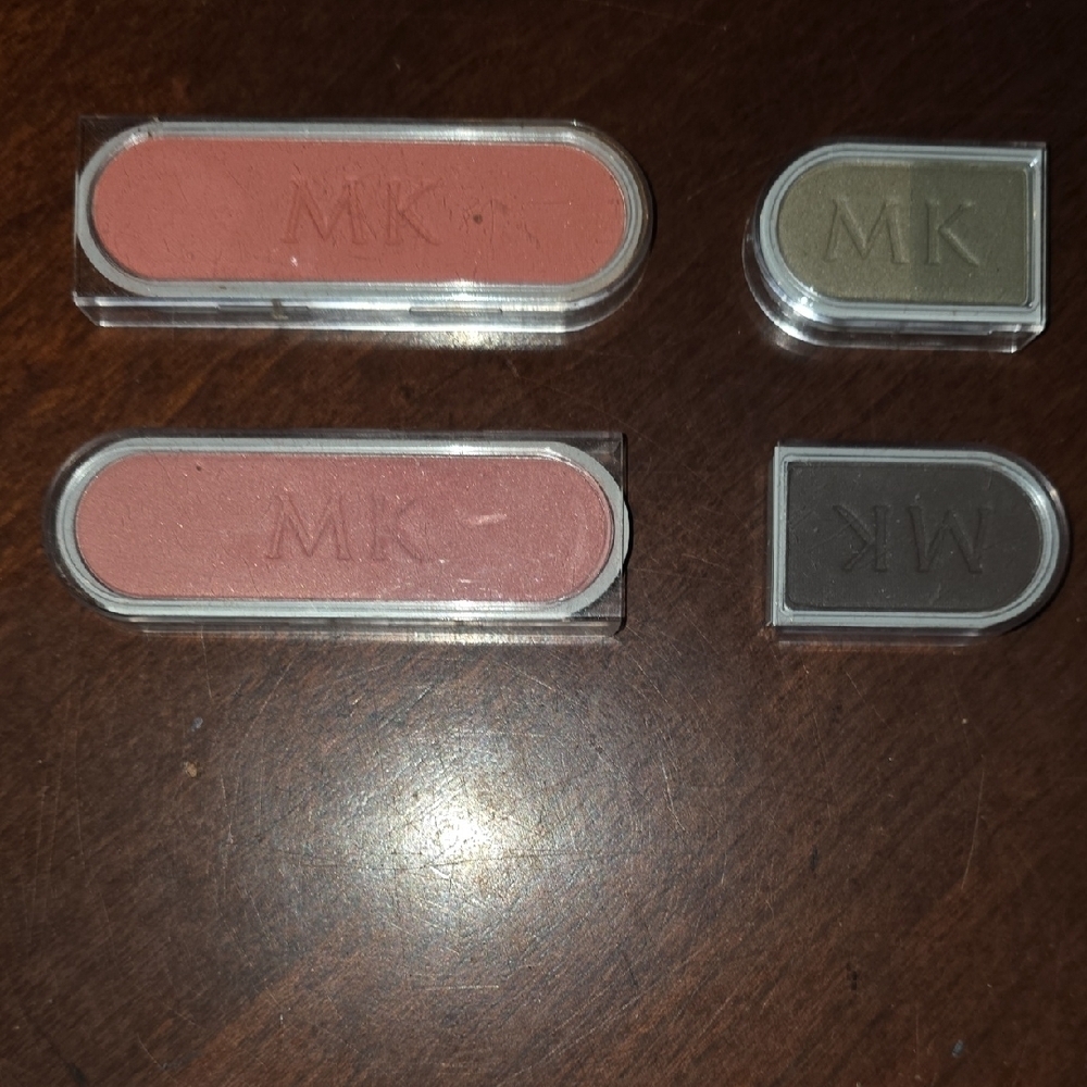 (J52) 4 Mary Kay Make Ups